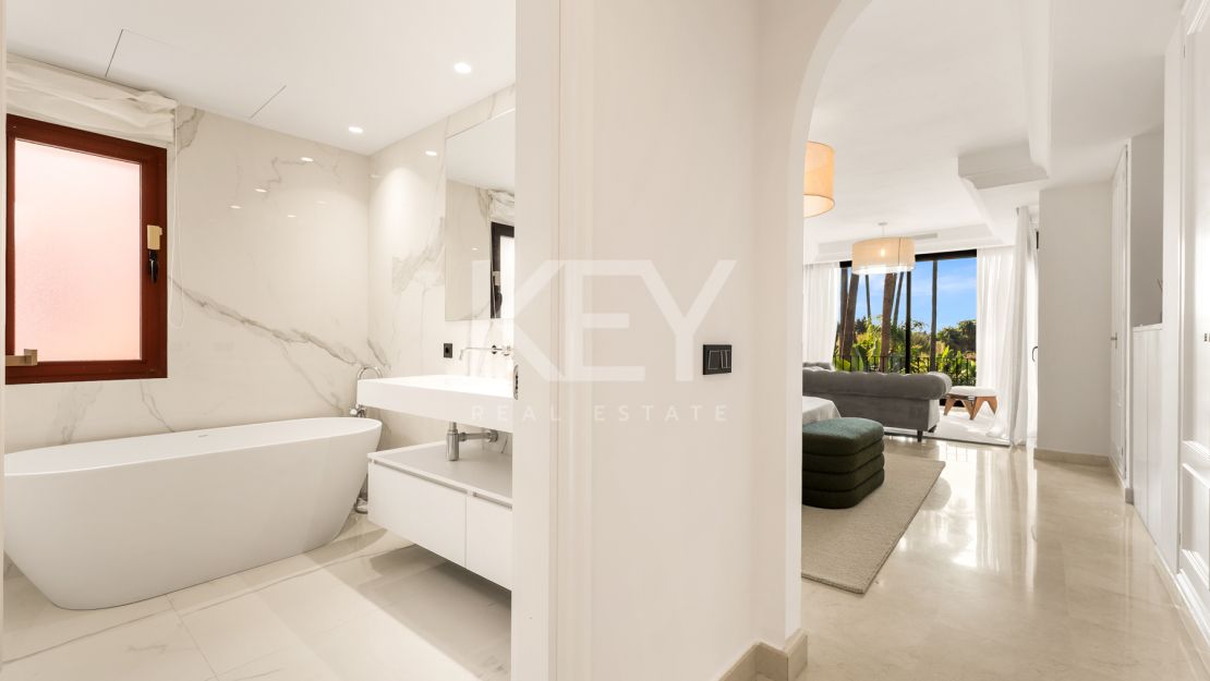 Una Casa de 5 Dormitorios muy Codiciada en Alzambra del Mar, Marbella.