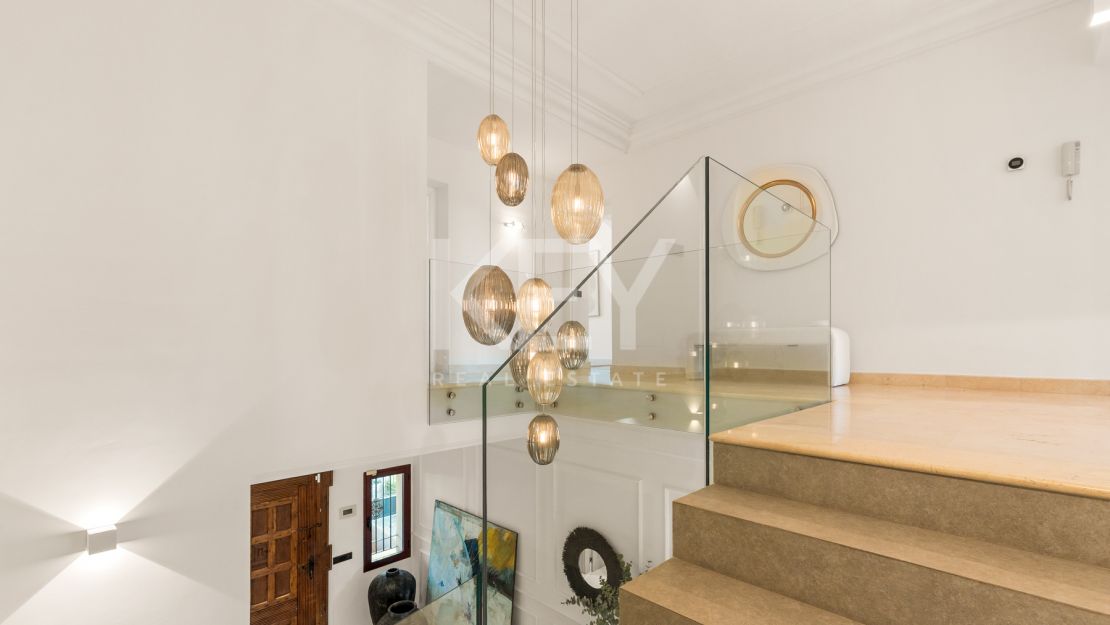 Una Casa de 5 Dormitorios muy Codiciada en Alzambra del Mar, Marbella.