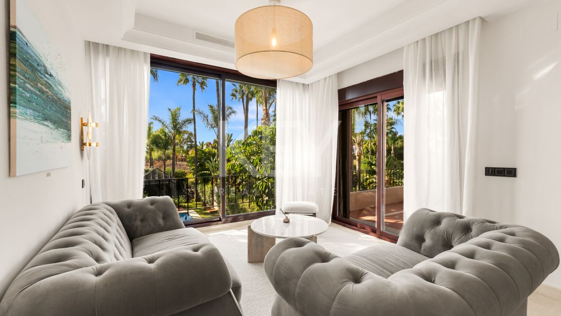 Una Casa de 5 Dormitorios muy Codiciada en Alzambra del Mar, Marbella.