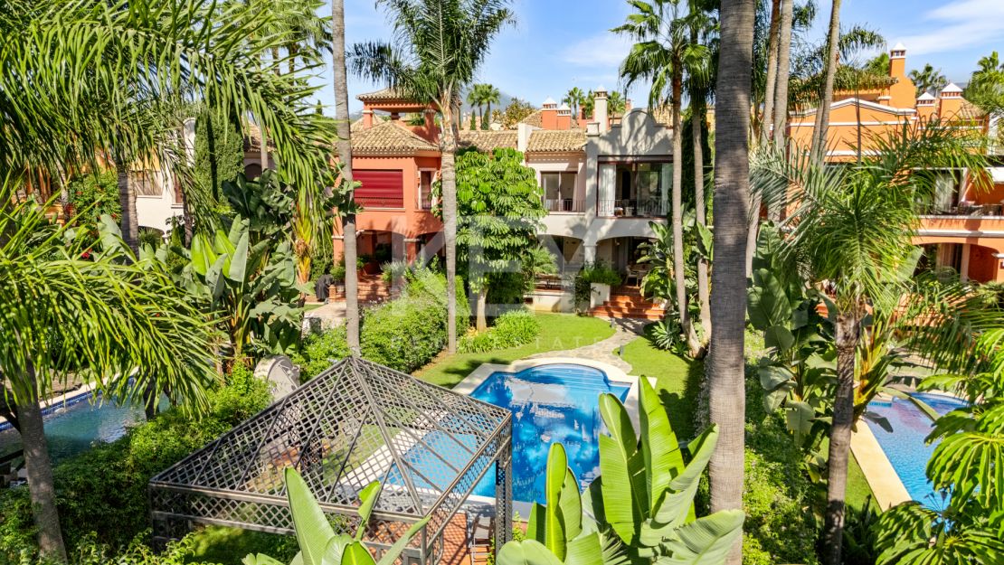 Una Casa de 5 Dormitorios muy Codiciada en Alzambra del Mar, Marbella.