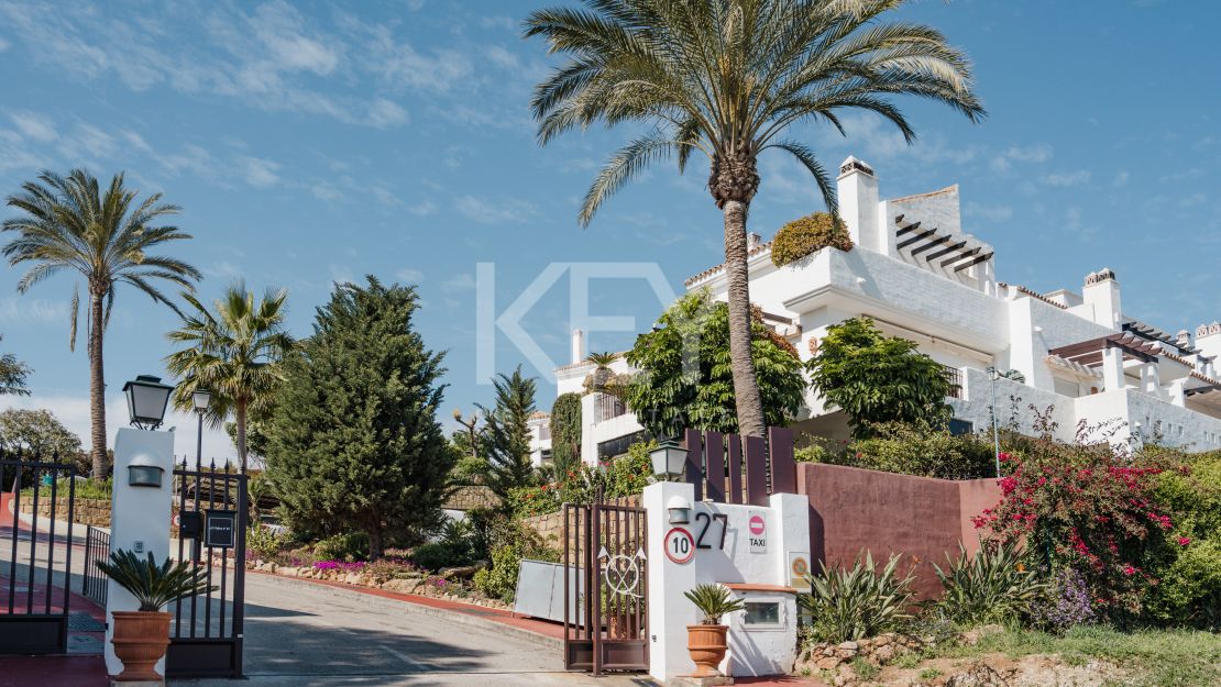 Fully Renovated Apartment with Sea Views in Niena Andalucia, Marbella