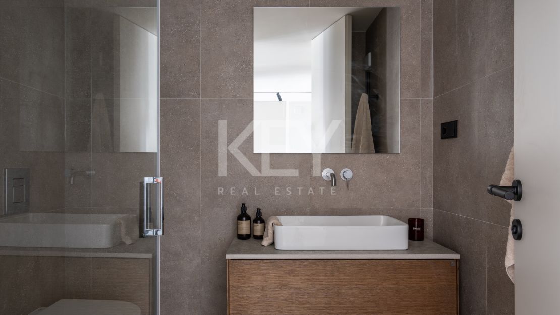 Fully Renovated Apartment with Sea Views in Niena Andalucia, Marbella