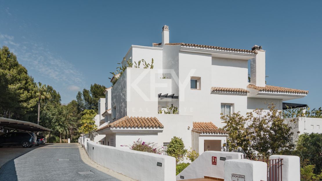 Fully Renovated Apartment with Sea Views in Niena Andalucia, Marbella