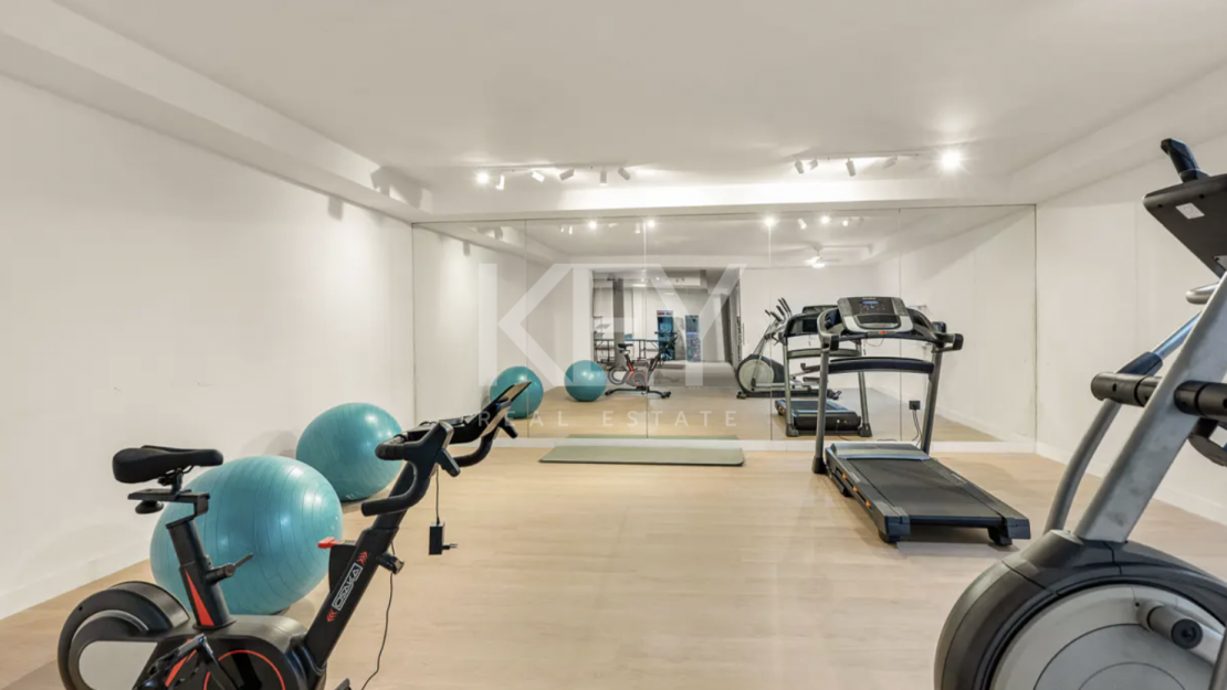 Modern Villa with Beautiful Views in Marbella East