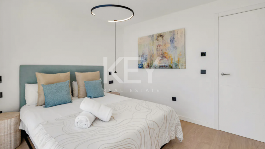 Modern Villa with Beautiful Views in Marbella East