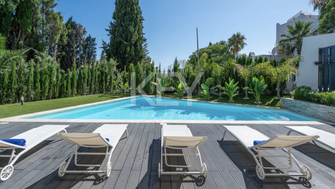 Modern Villa with Beautiful Views in Marbella East