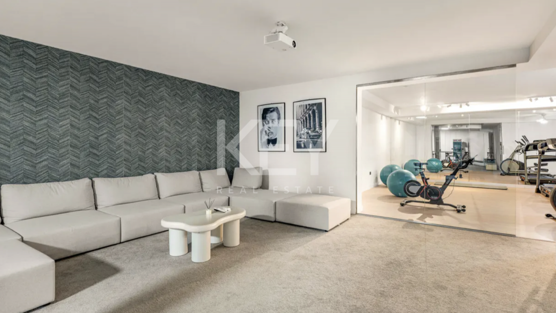 Modern Villa with Beautiful Views in Marbella East