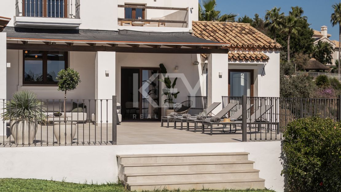 Peaceful Villa with Panoramic Views across the Sea in Estepona