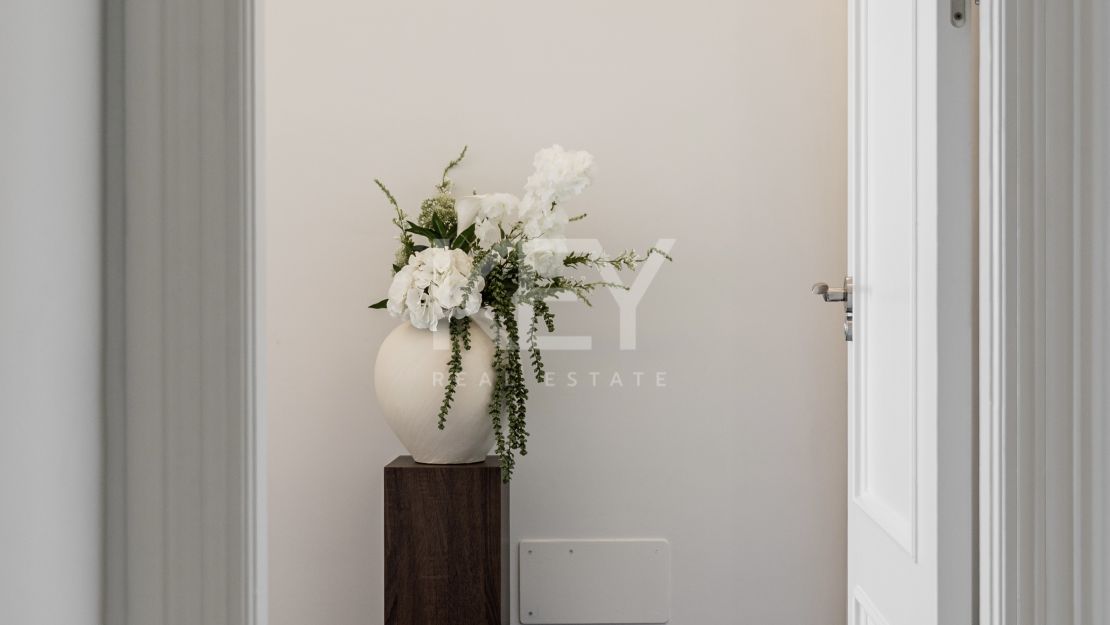 Peaceful Villa with Panoramic Views across the Sea in Estepona