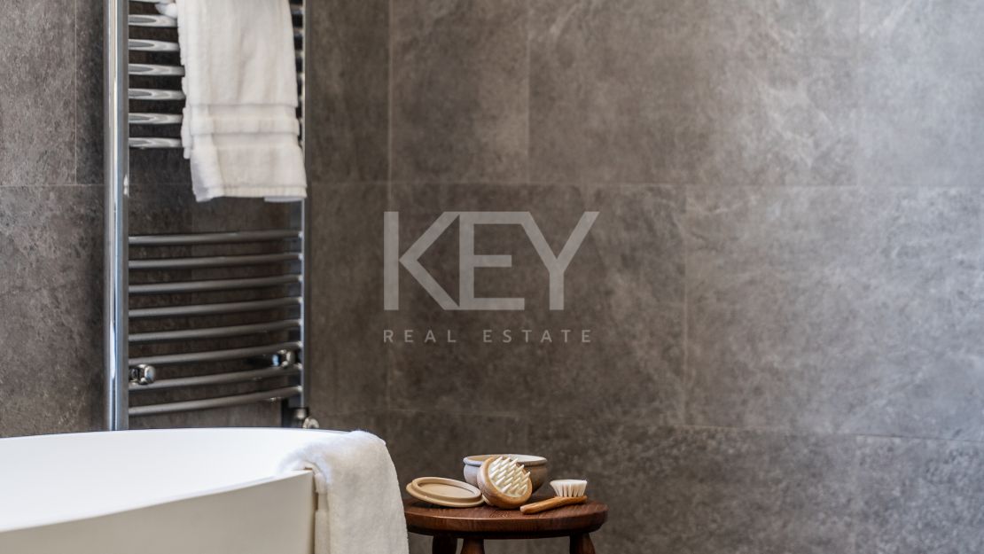 Peaceful Villa with Panoramic Views across the Sea in Estepona