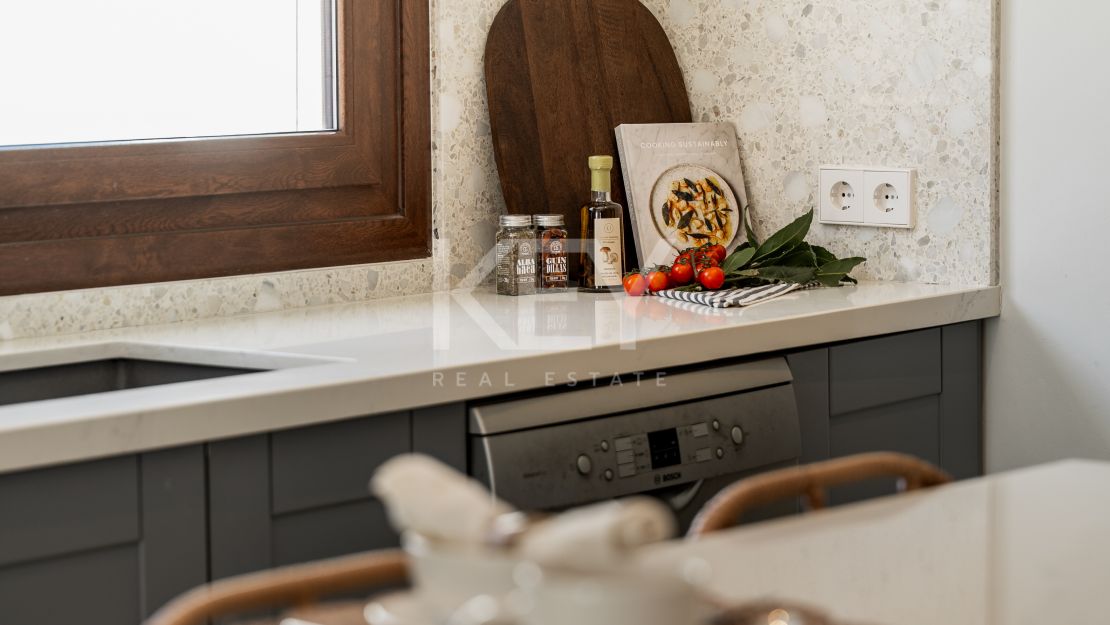 Peaceful Villa with Panoramic Views across the Sea in Estepona