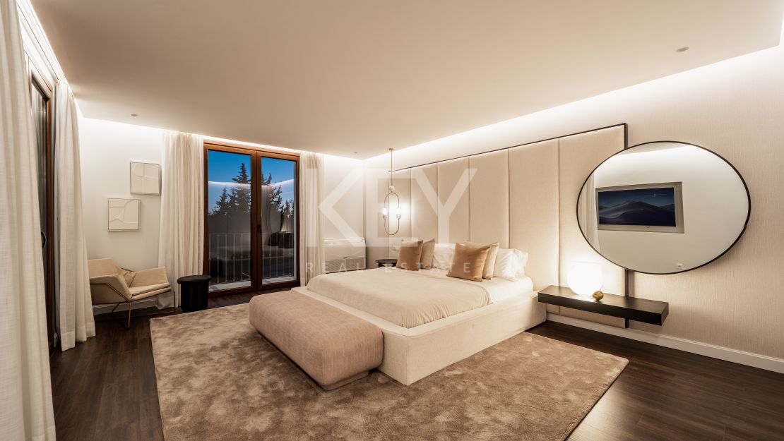 Peaceful Villa with Panoramic Views across the Sea in Estepona