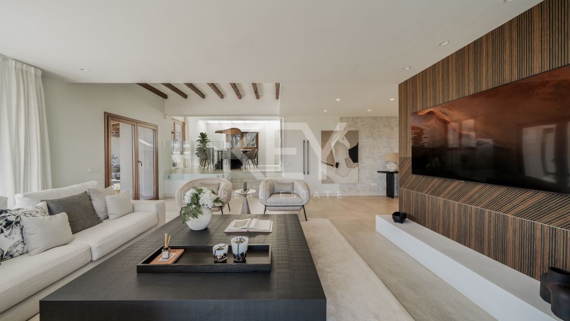 Peaceful Villa with Panoramic Views across the Sea in Estepona