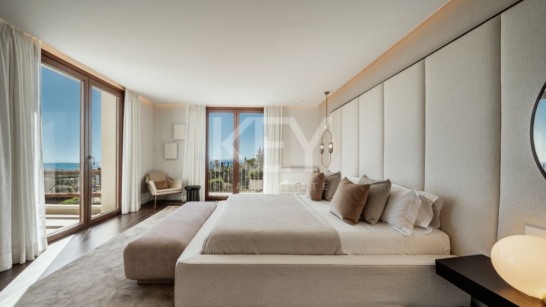 Peaceful Villa with Panoramic Views across the Sea in Estepona