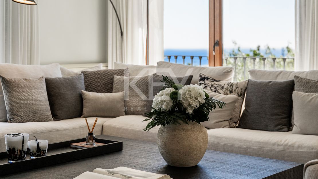 Peaceful Villa with Panoramic Views across the Sea in Estepona