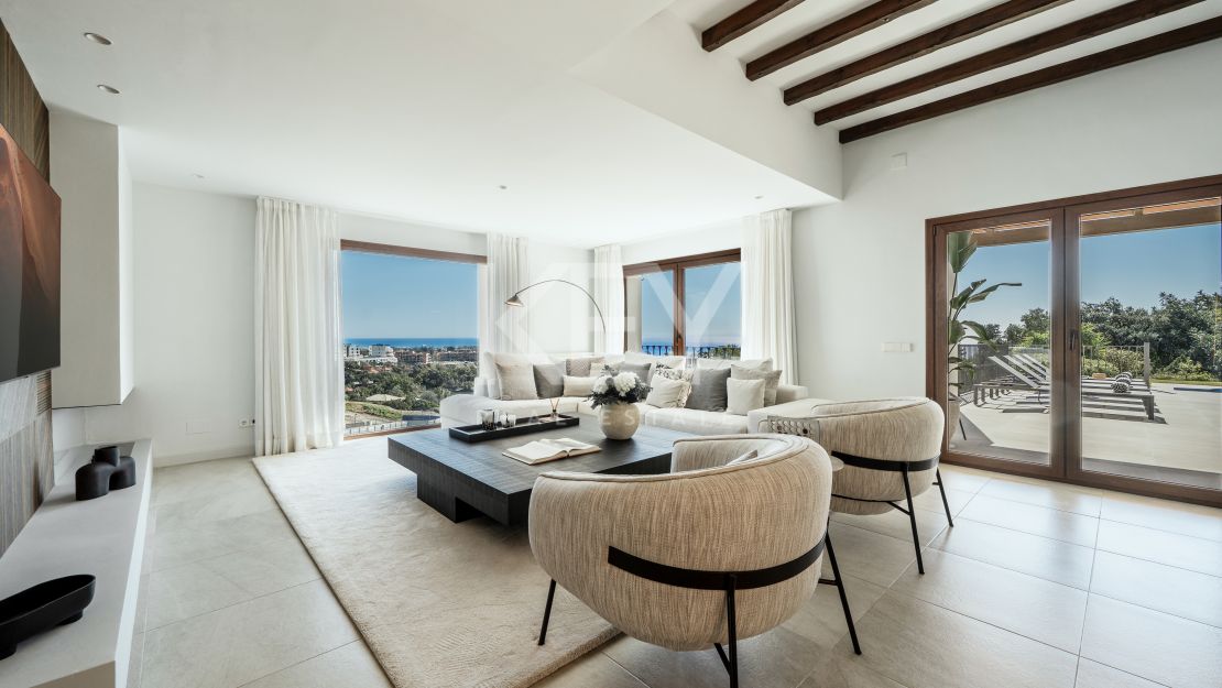 Peaceful Villa with Panoramic Views across the Sea in Estepona