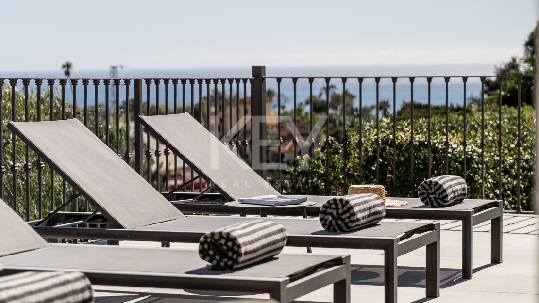 Peaceful Villa with Panoramic Views across the Sea in Estepona