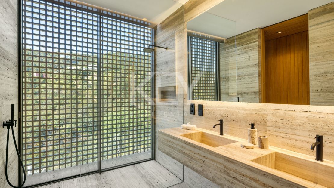 Stunning Villa with Sea Views and Cutting-Edge Design in El Madroñal, Benahavis, Marbella