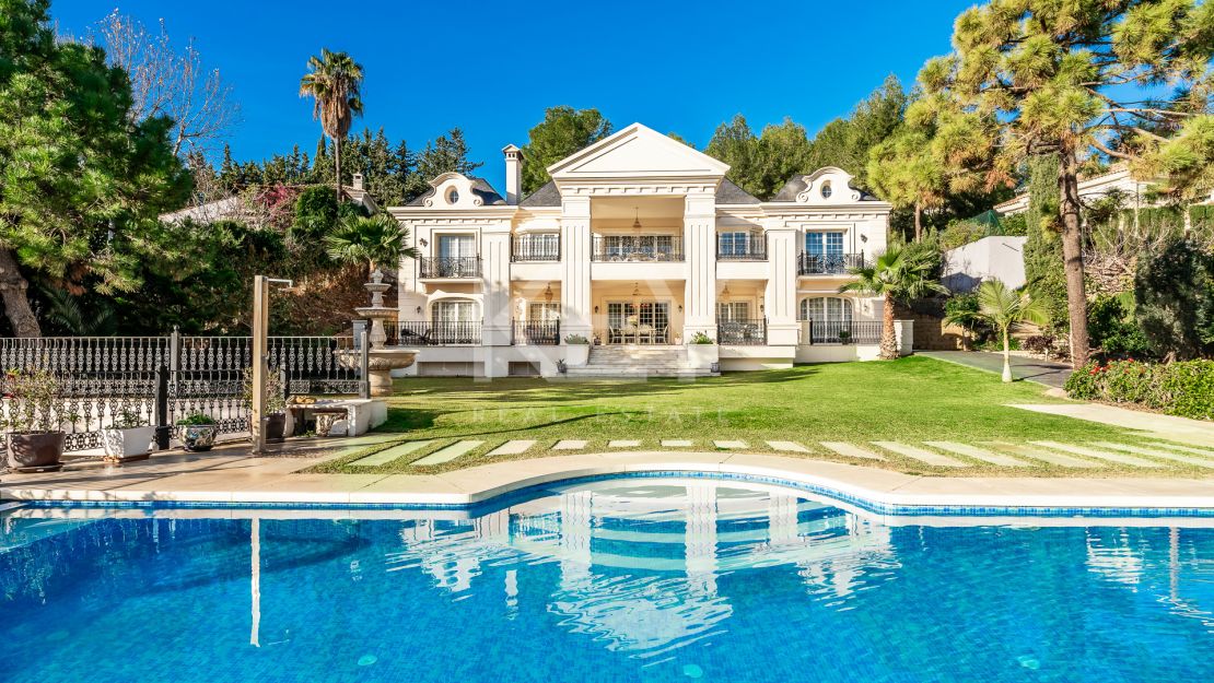 Mediterranean Style Villa with La Concha views in Marbella Golden Mile