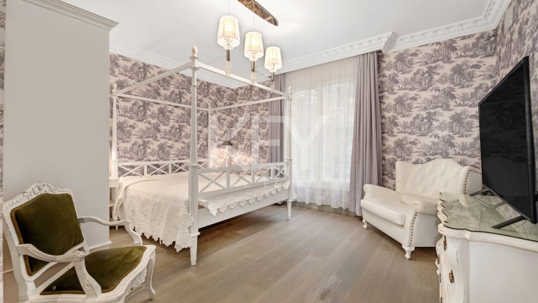 Mediterranean Style Villa with La Concha views in Marbella Golden Mile