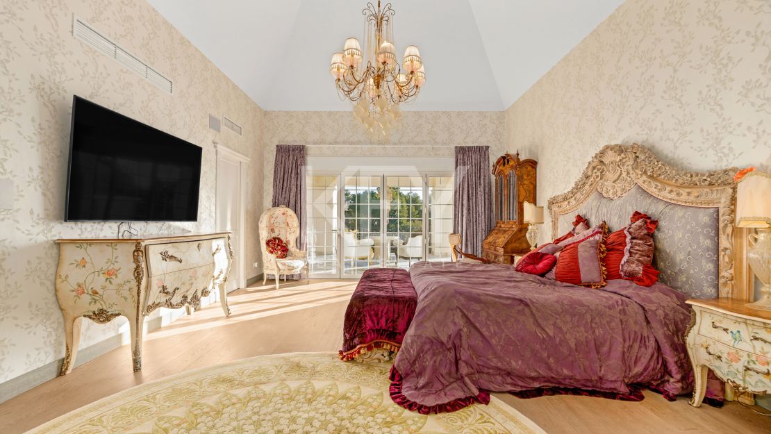 Mediterranean Style Villa with La Concha views in Marbella Golden Mile