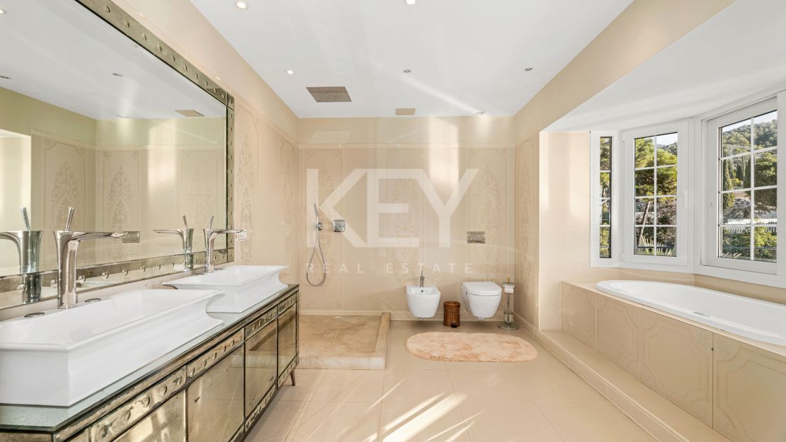 Mediterranean Style Villa with La Concha views in Marbella Golden Mile