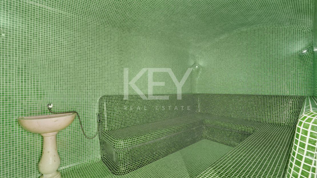 Mediterranean Style Villa with La Concha views in Marbella Golden Mile