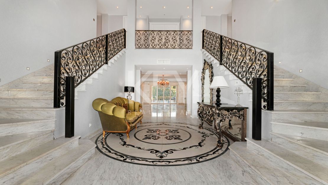 Mediterranean Style Villa with La Concha views in Marbella Golden Mile