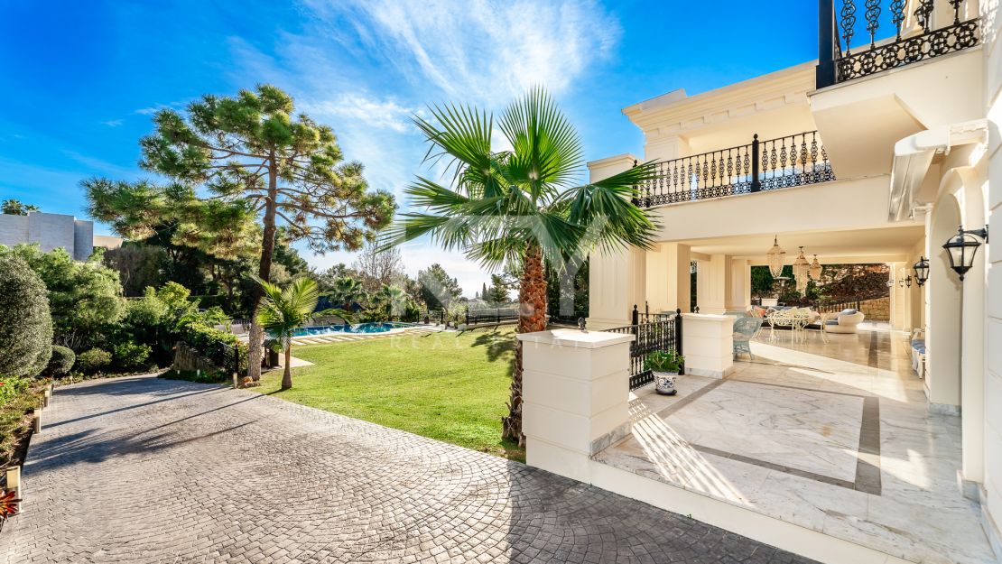 Mediterranean Style Villa with La Concha views in Marbella Golden Mile