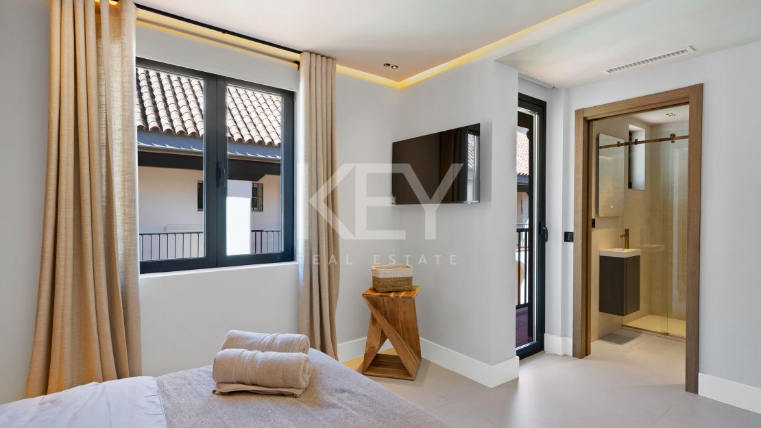 Элегантный таунхаус на берегу моря в Пуэрто Банус, Марбелья