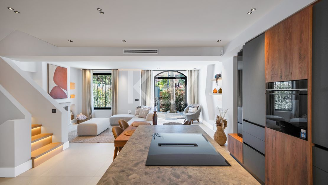 Элегантный таунхаус на берегу моря в Пуэрто Банус, Марбелья