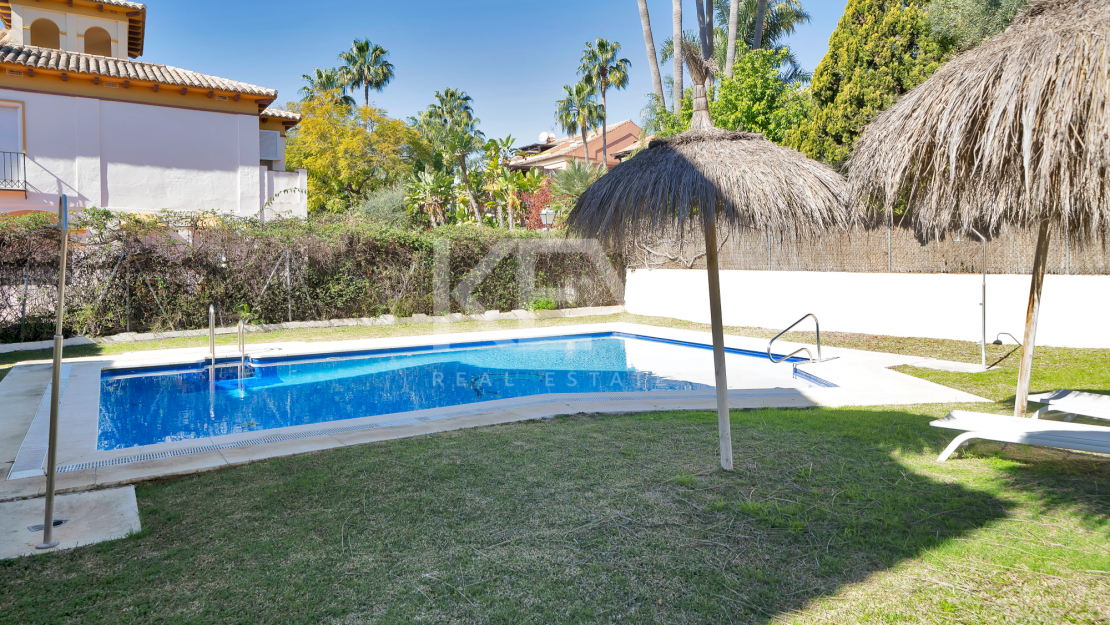 Элегантный таунхаус на берегу моря в Пуэрто Банус, Марбелья