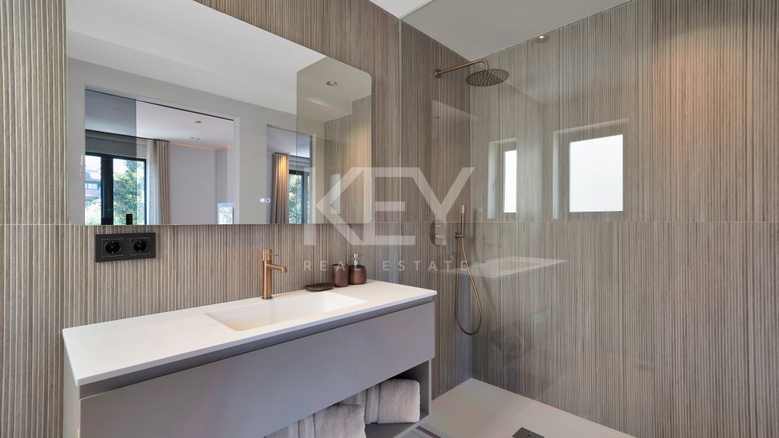 Элегантный таунхаус на берегу моря в Пуэрто Банус, Марбелья