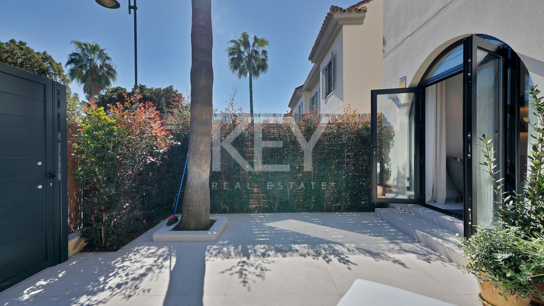 Элегантный таунхаус на берегу моря в Пуэрто Банус, Марбелья