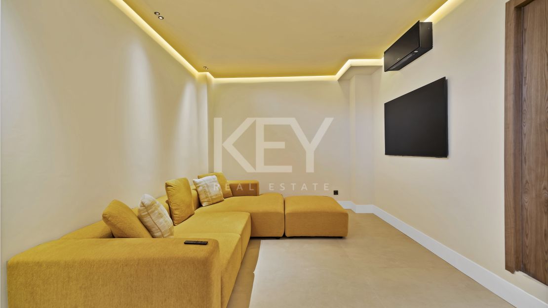 Элегантный таунхаус на берегу моря в Пуэрто Банус, Марбелья