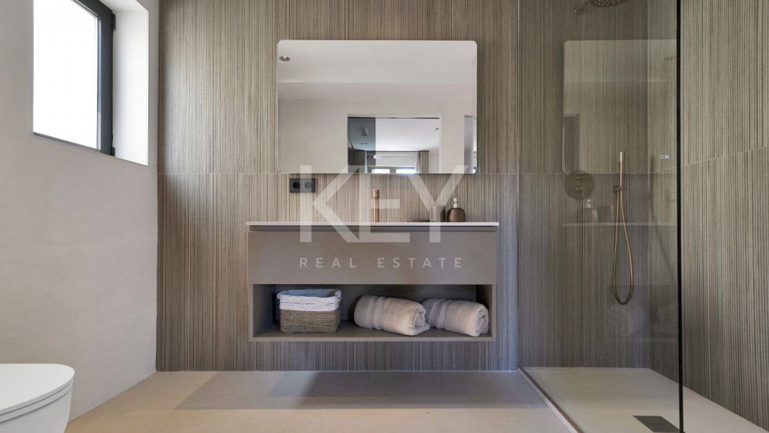 Элегантный таунхаус на берегу моря в Пуэрто Банус, Марбелья