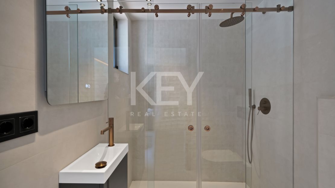 Элегантный таунхаус на берегу моря в Пуэрто Банус, Марбелья