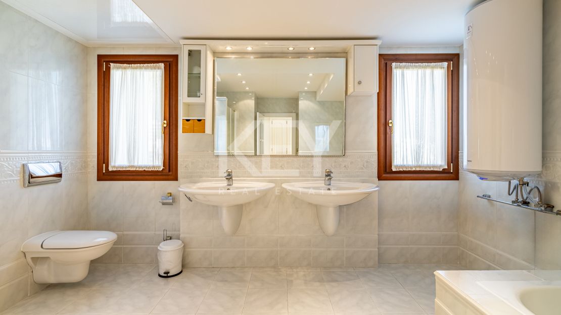 Beachside 5-Bedroom Villa in Estepona