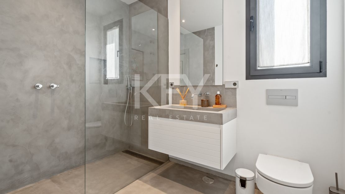 Modern Hillside Villa with Breathtaking Mountain and Sea Views in El Madroñal, Benahavis