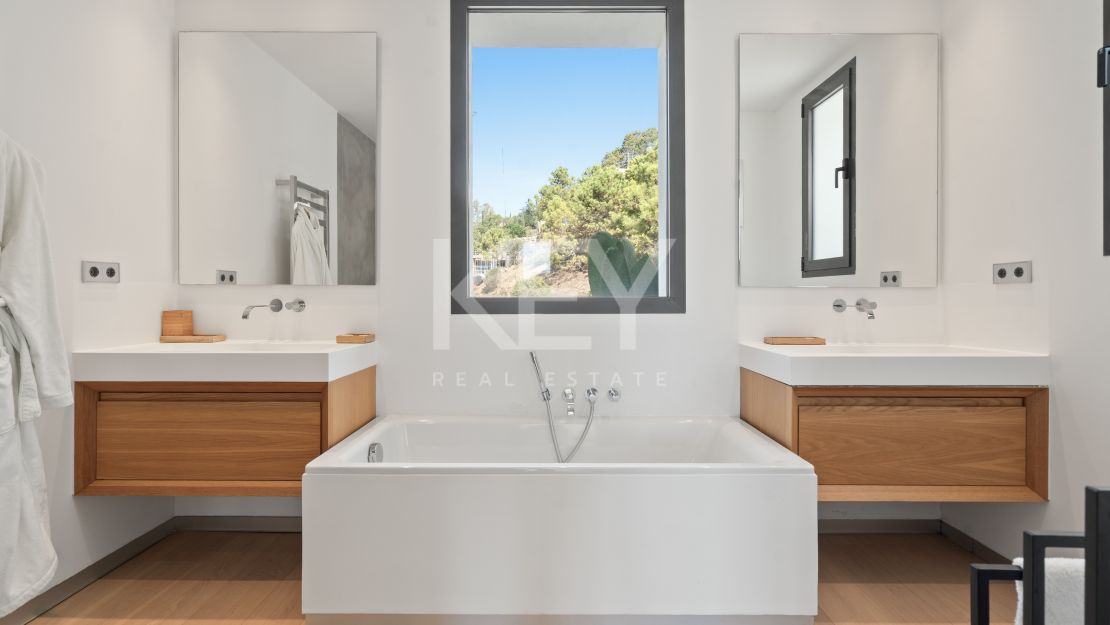 Modern Hillside Villa with Breathtaking Mountain and Sea Views in El Madroñal, Benahavis