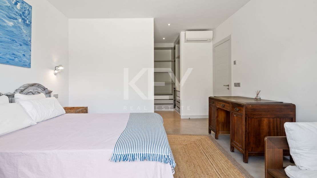 Modern Hillside Villa with Breathtaking Mountain and Sea Views in El Madroñal, Benahavis