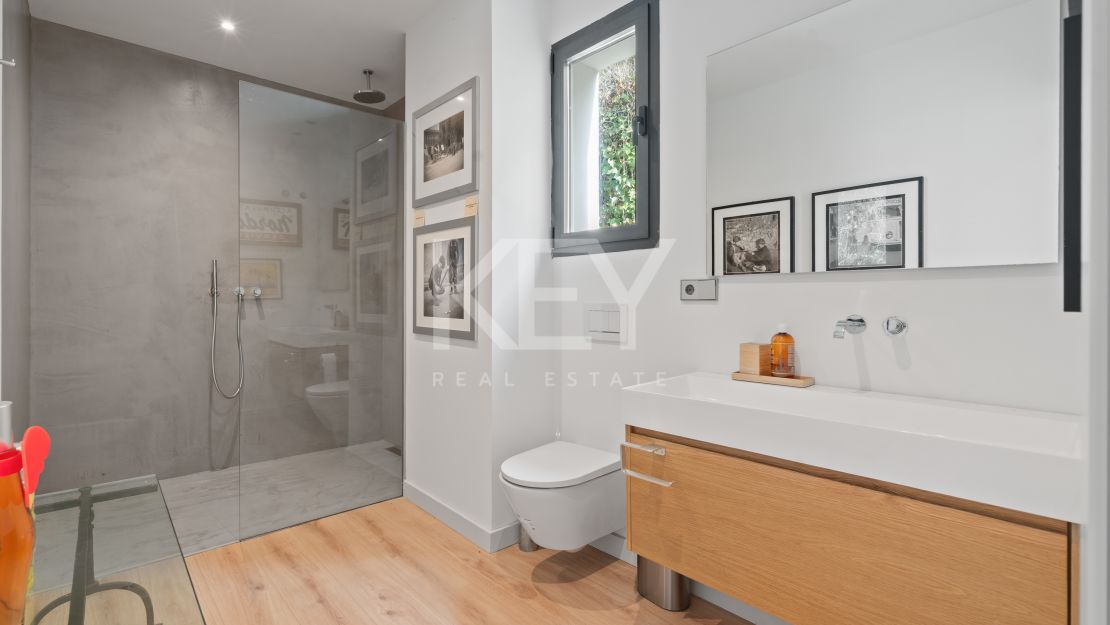 Modern Hillside Villa with Breathtaking Mountain and Sea Views in El Madroñal, Benahavis