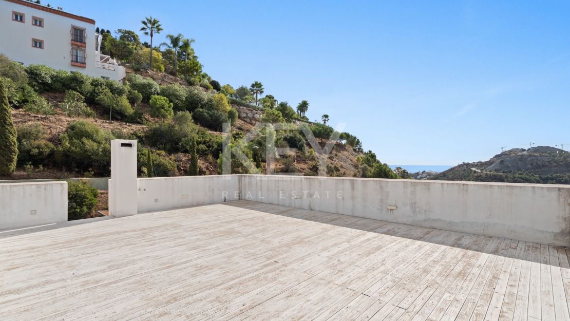 Modern Hillside Villa with Breathtaking Mountain and Sea Views in El Madroñal, Benahavis