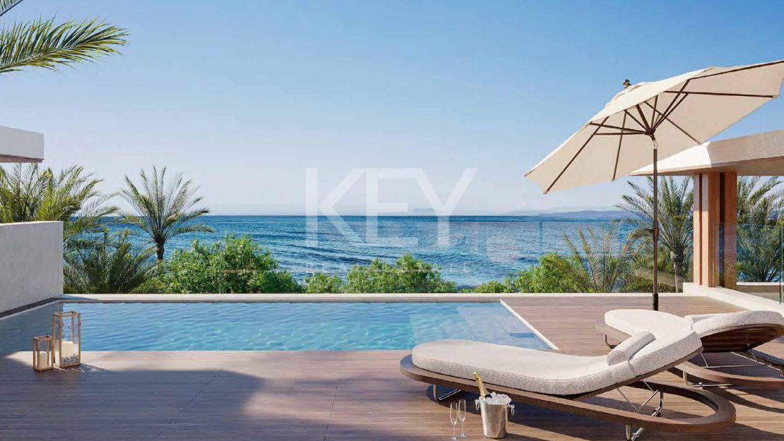 Villa in the most privileged frontline location in New Golden Mile, Estepona