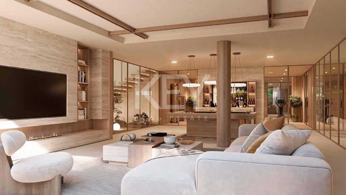 Villa in the most privileged frontline location in New Golden Mile, Estepona