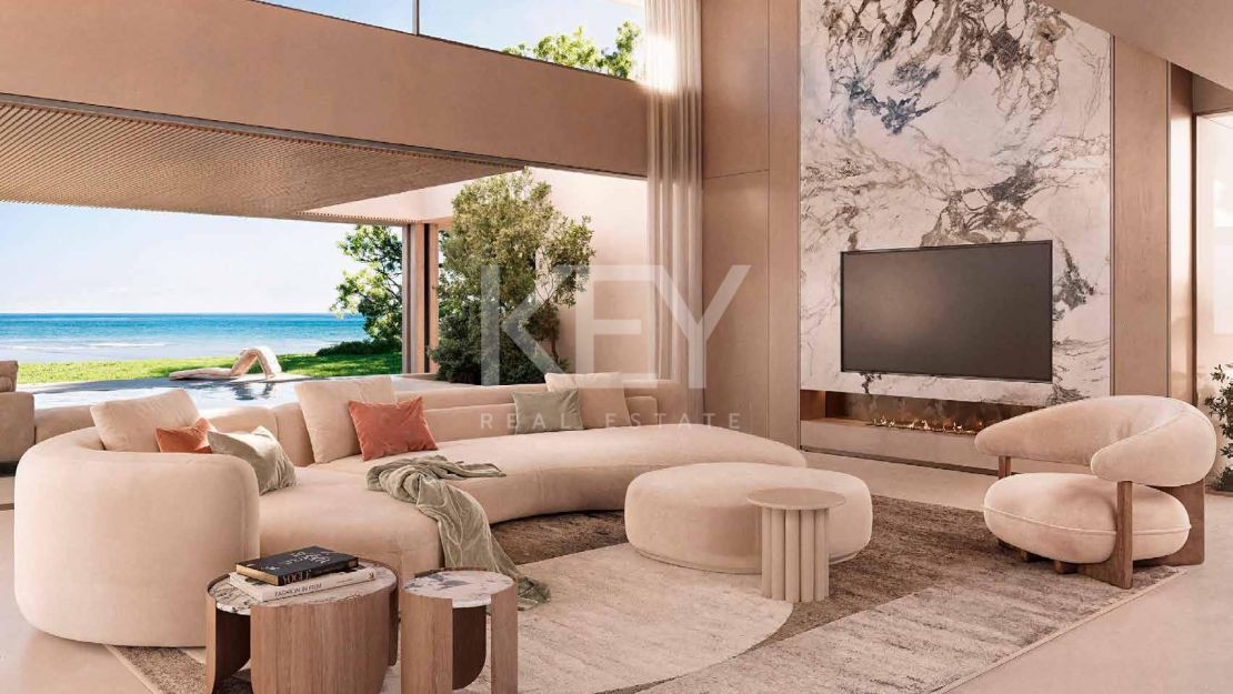 Villa in the most privileged frontline location in New Golden Mile, Estepona