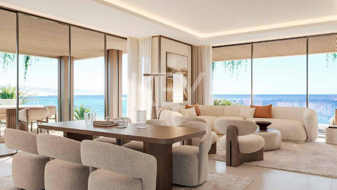 Villa in the most privileged frontline location in New Golden Mile, Estepona