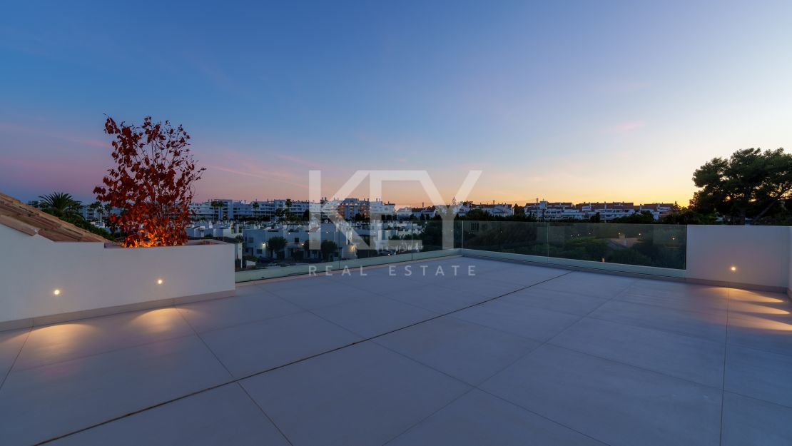 Charming Contemporary Villa near the Beach, Marbella