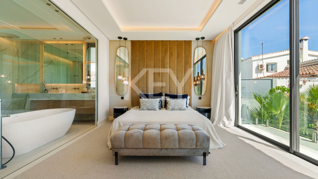 Charming Contemporary Villa near the Beach, Marbella