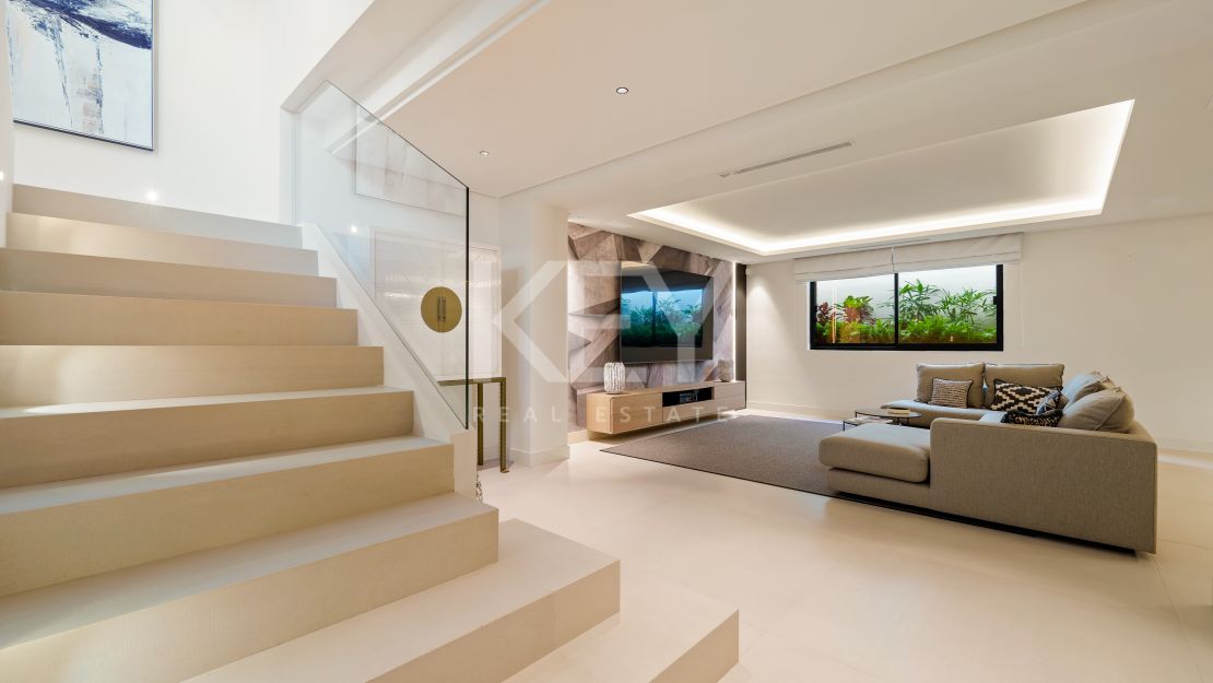 Charming Contemporary Villa near the Beach, Marbella